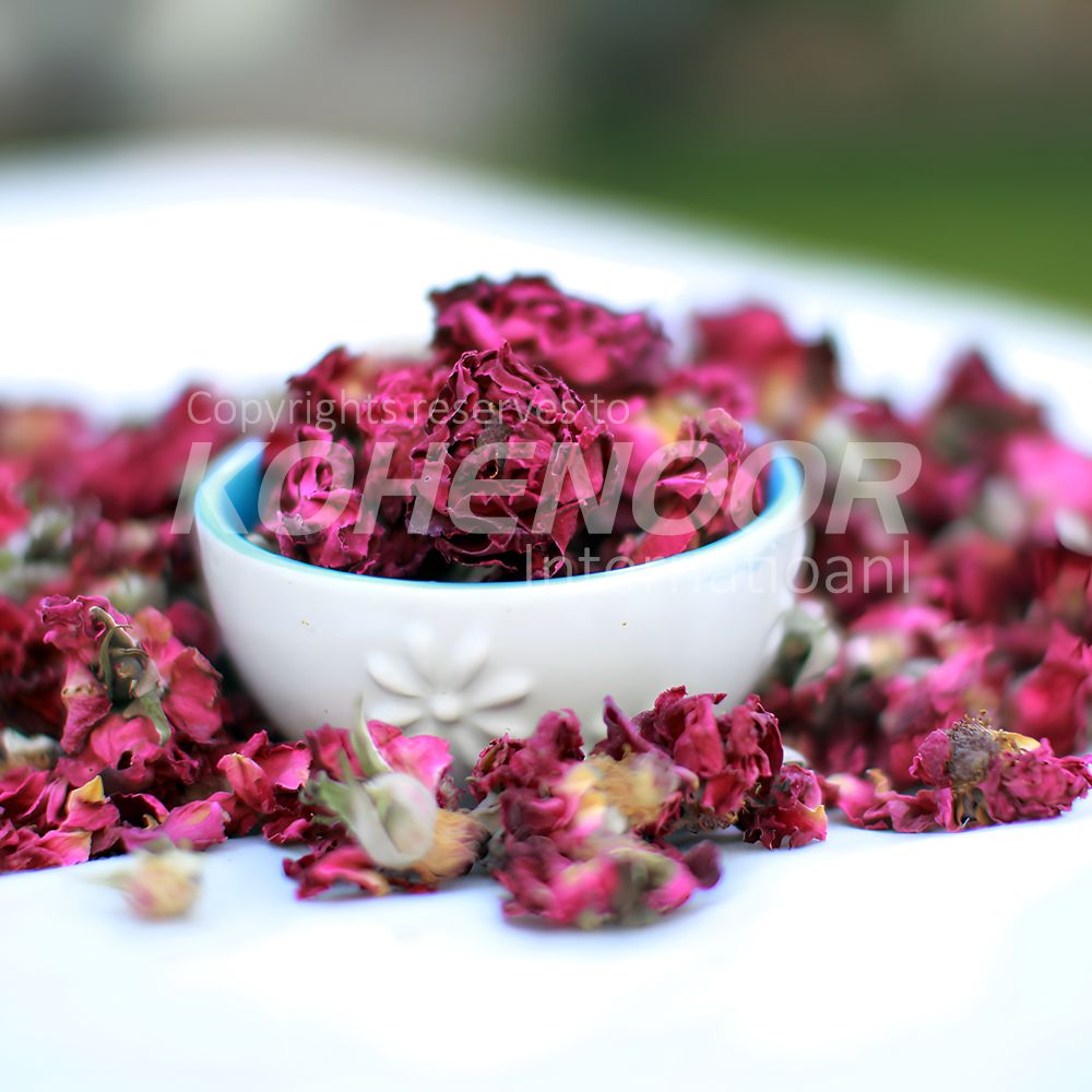 Dried rose petals used in craft gin, liqueur and beverage production — Kohenoor International
